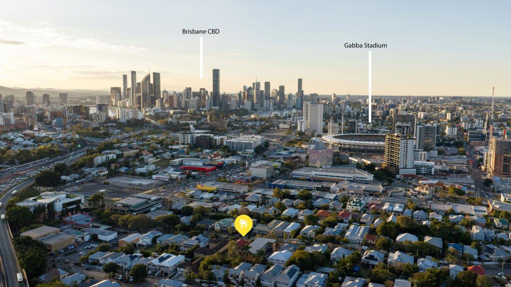 25 QUALTROUGH ST, WOOLLOONGABBA, QLD 4102