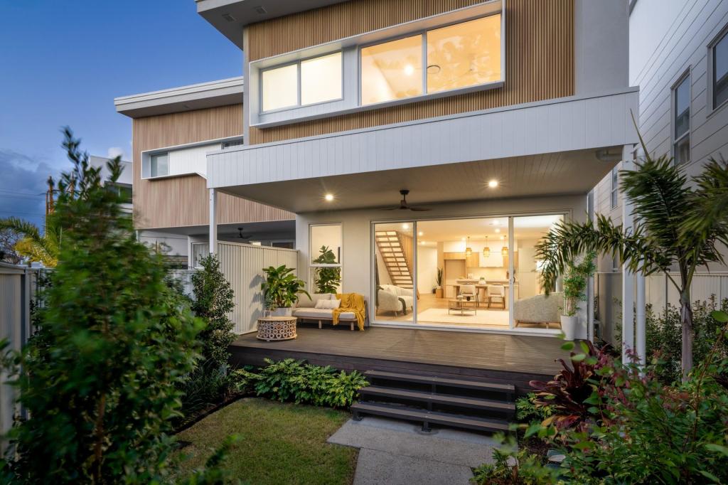 15 Chant St, Broadbeach Waters, QLD 4218