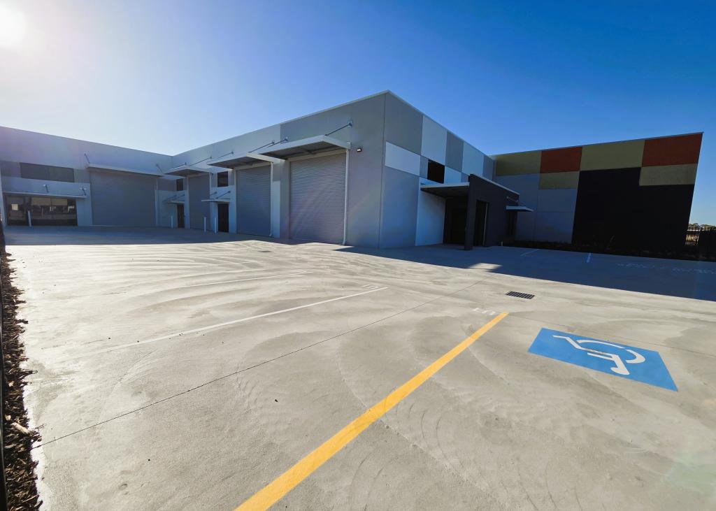 2/4 Mervyn St, Stake Hill, WA 6181