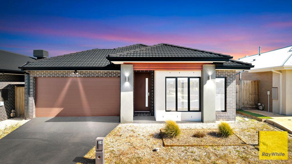 38 Whitecross Dr, Thornhill Park, VIC 3335