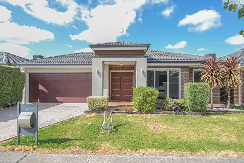 42 Glenrose Bvd, Clyde North, VIC 3978