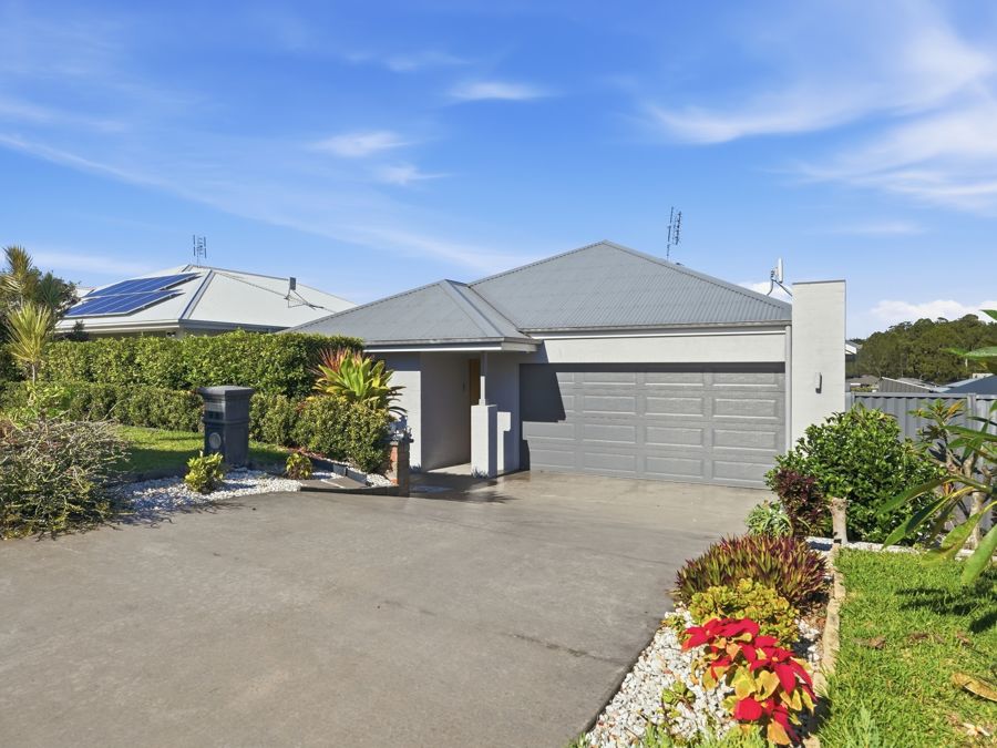12 Burleigh Cres, Woolgoolga, NSW 2456