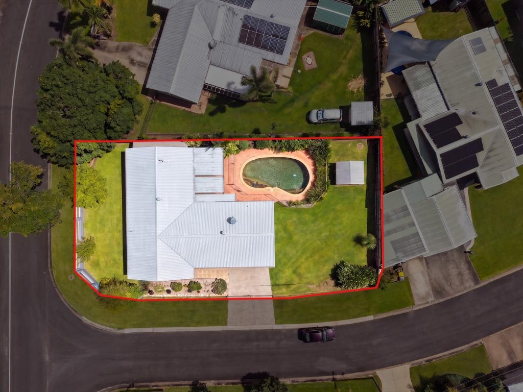 72 Callum St, Mooroobool, QLD 4870
