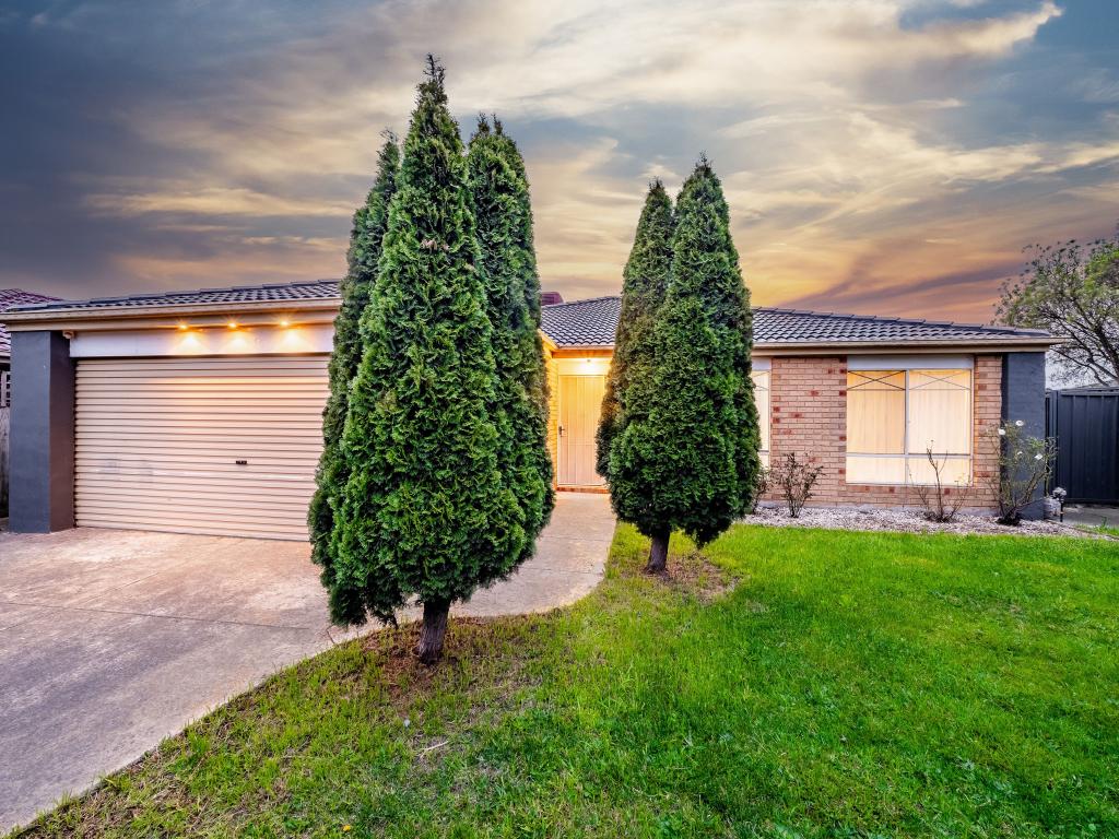 2 Dartmoor Dr, Cranbourne East, VIC 3977