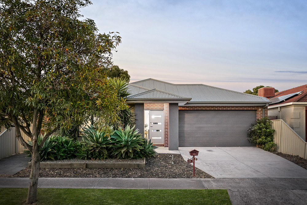 9 Parkin Ave, Caroline Springs, VIC 3023