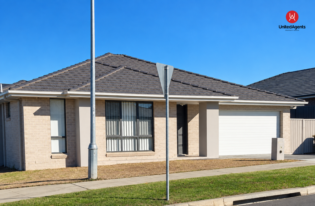18 MURPHY ST, ORAN PARK, NSW 2570