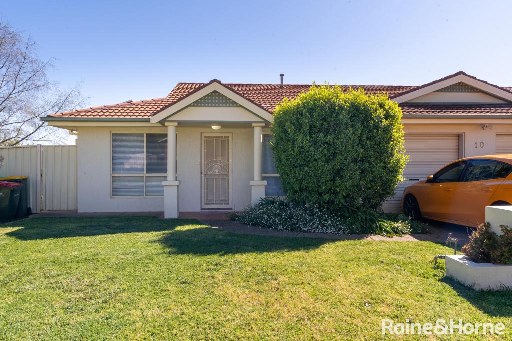2/10 Kaloona Dr, Bourkelands, NSW 2650