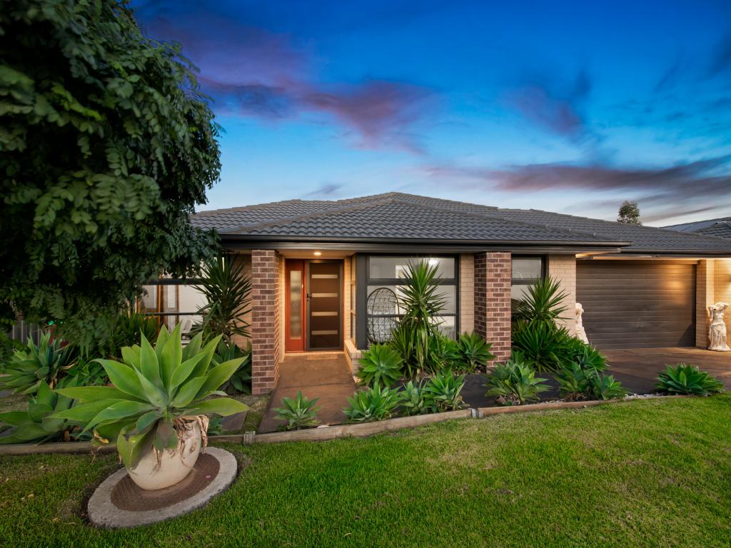 40 Tankard Dr, Cranbourne East, VIC 3977