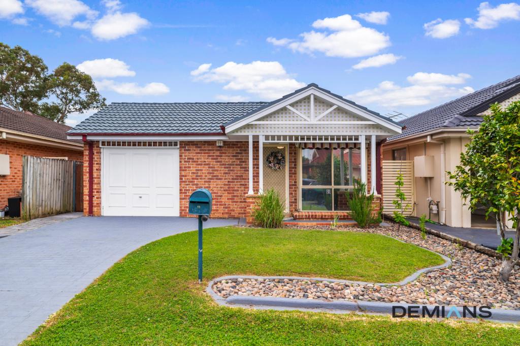 11 Murray Ct, Wattle Grove, NSW 2173