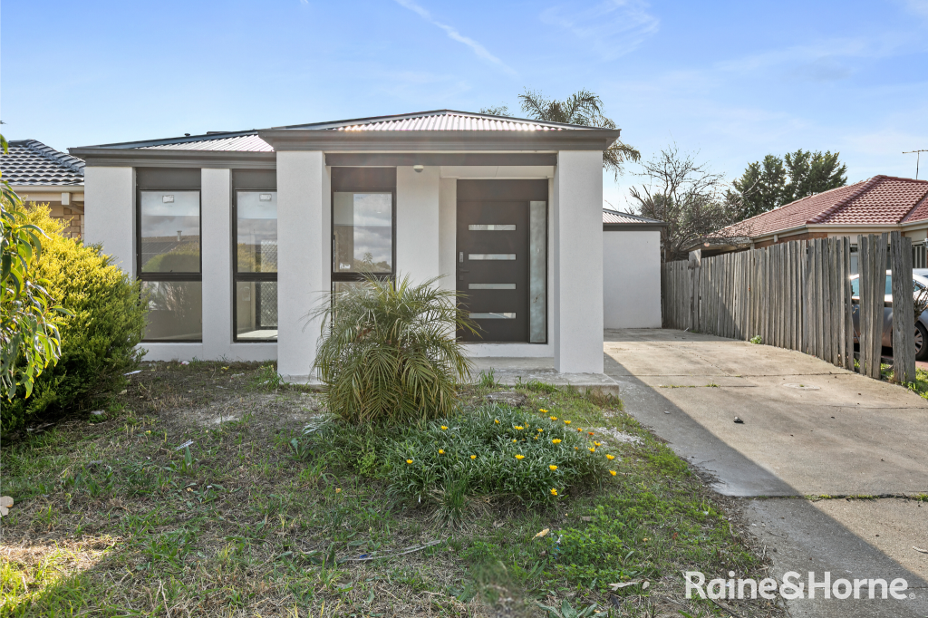 13 MCLAURIN AVE, ROXBURGH PARK, VIC 3064