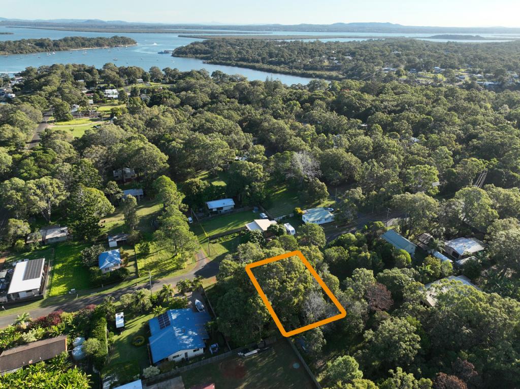 11 Halcyon St, Lamb Island, QLD 4184