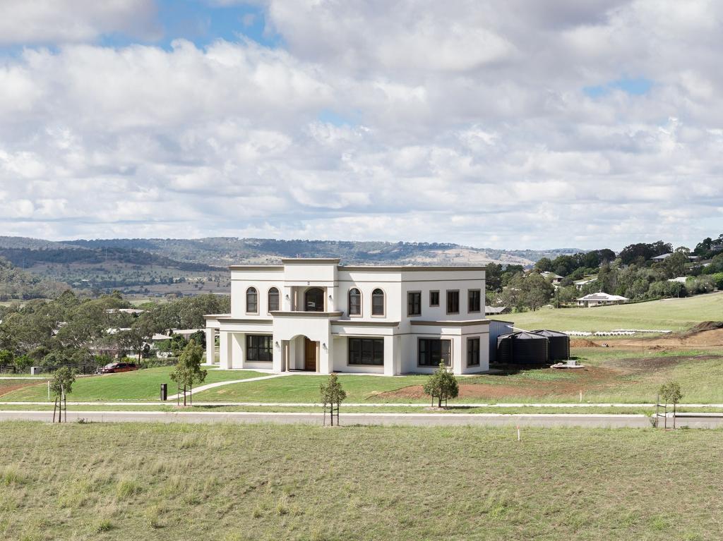 80 Summit Dr, Mount Rascal, QLD 4350