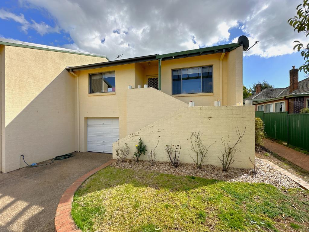 1/77 Thornhill St, Young, NSW 2594