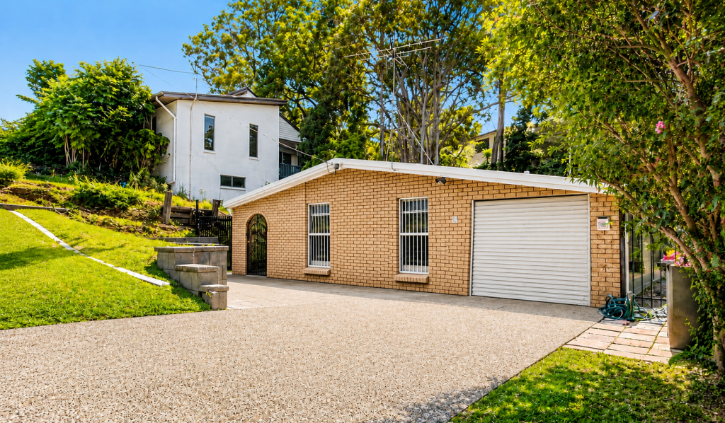 19 Neptune St, Chapel Hill, QLD 4069
