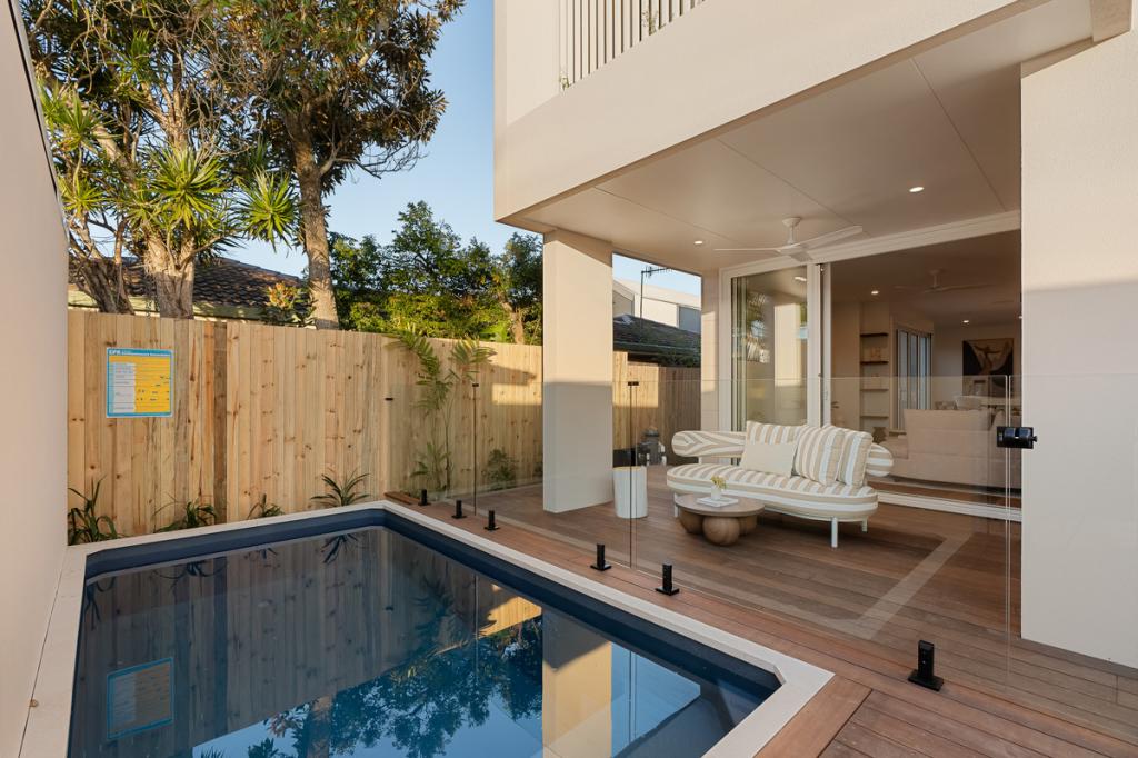 2/20 Walker Ave, Palm Beach, QLD 4221