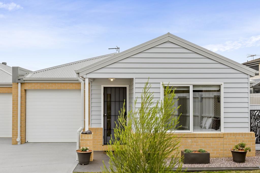 4B COROWA CT, GROVEDALE, VIC 3216