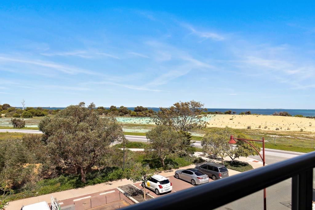102 Reinforcement Pde, North Coogee, WA 6163