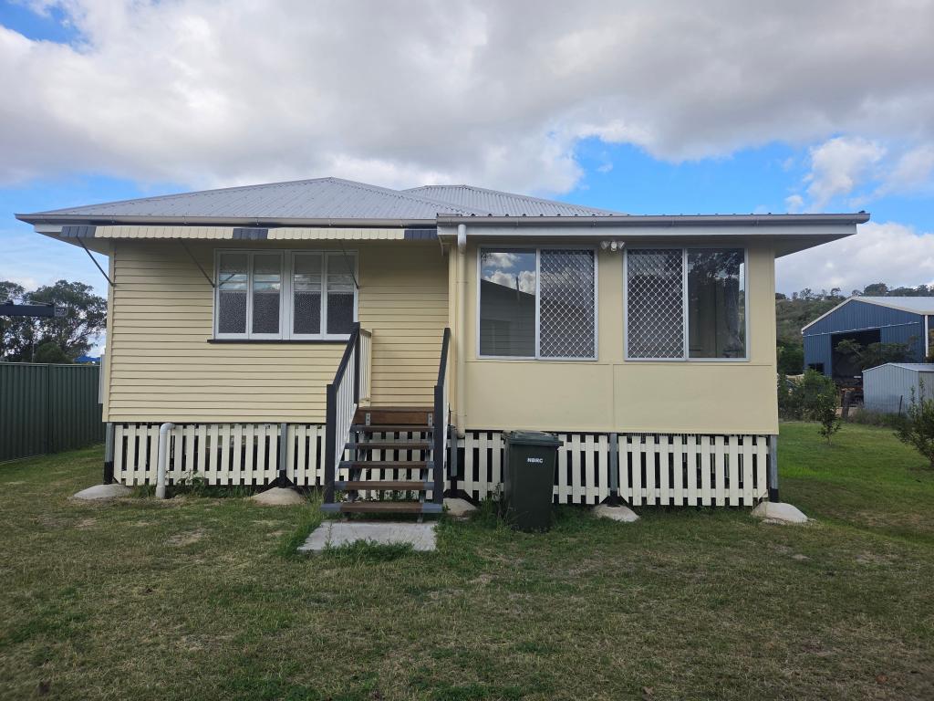 33 Warton St, Gayndah, QLD 4625