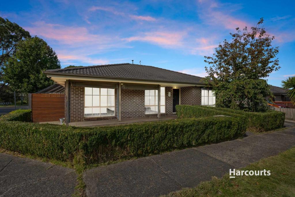 8 Riviera Dr, Pakenham, VIC 3810