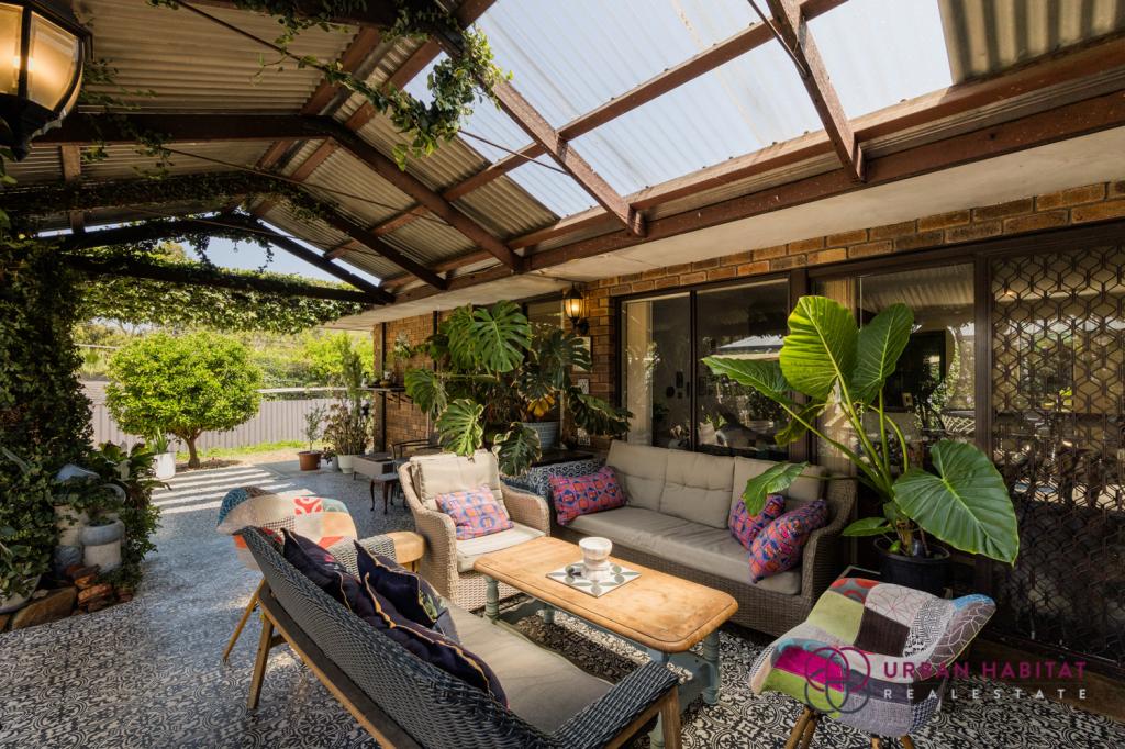 18 Newstead Cres, Parmelia, WA 6167