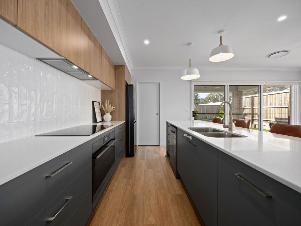 16 Bluff St, Ripley, QLD 4306
