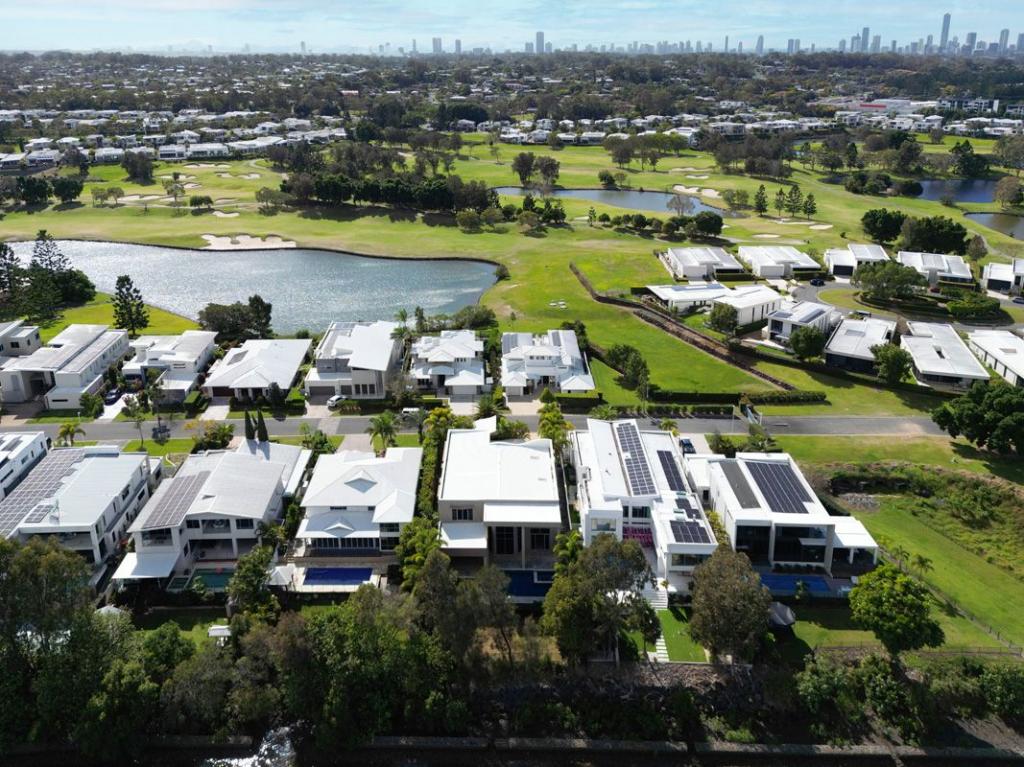 3028 The Boulevarde, Benowa, QLD 4217