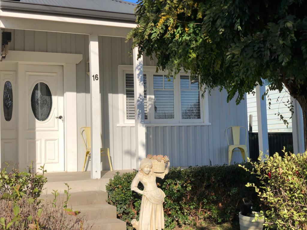 16 Spring St, Orange, NSW 2800