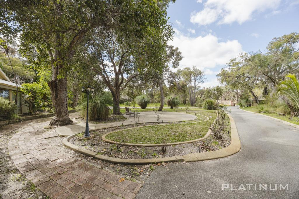 33 Wildflower Dr, Carramar, WA 6031
