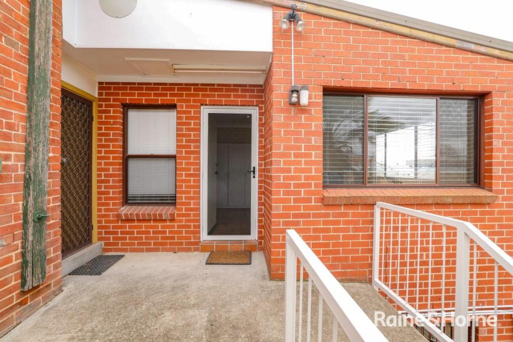 2/237 Russell St, Bathurst, NSW 2795
