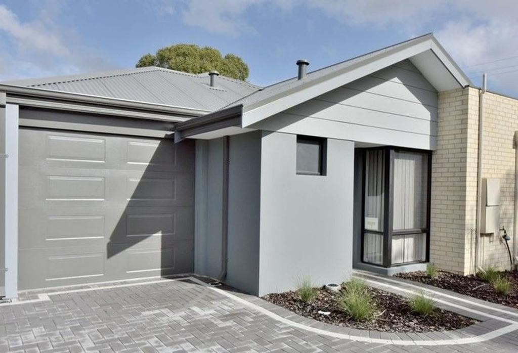 2/4 Balfour Rd, Swan View, WA 6056
