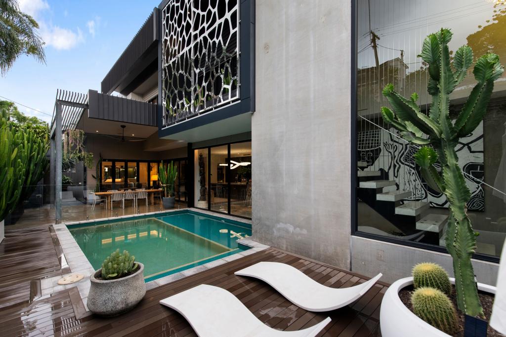 24 KINGSHOLME ST, TENERIFFE, QLD 4005