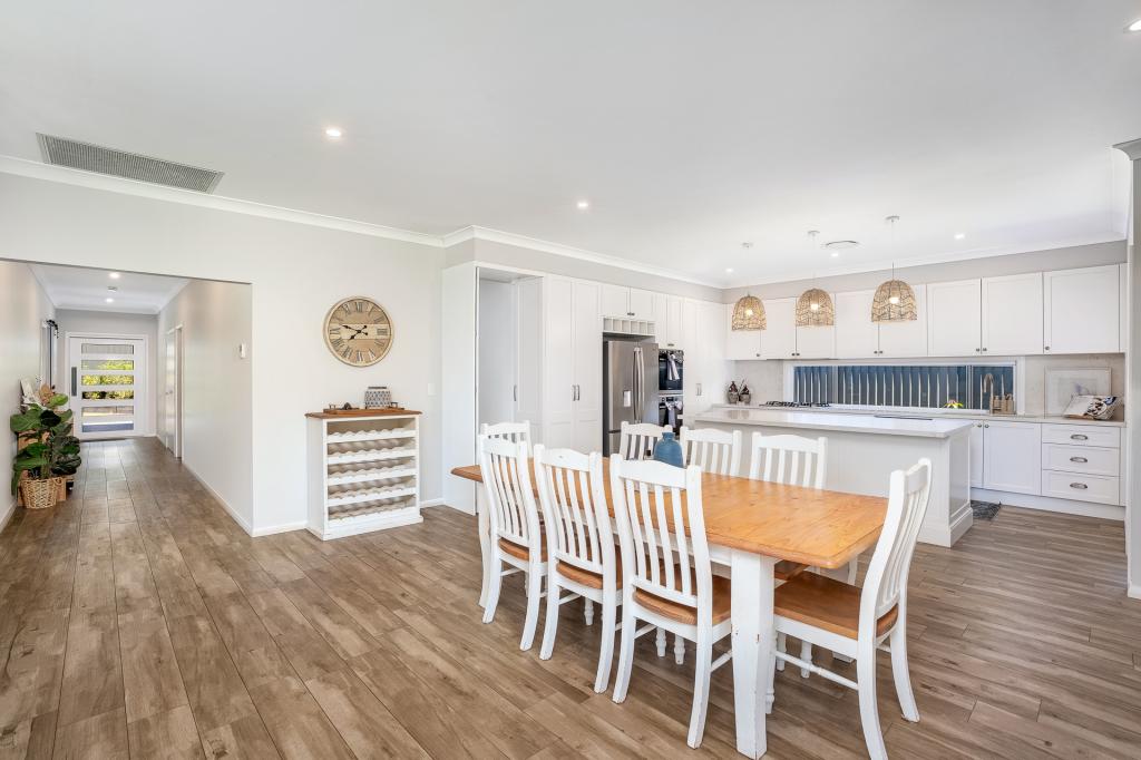 16 Tyrrell Pl, The Oaks, NSW 2570