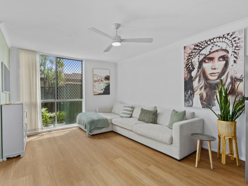 4/3 Proud St, Labrador, QLD 4215