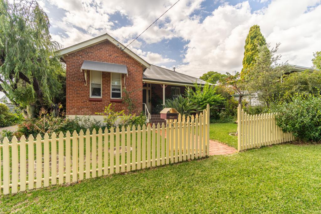 26 Upper St, East Tamworth, NSW 2340