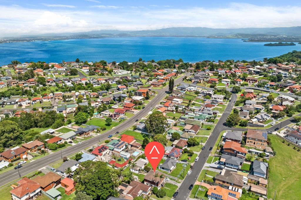 61 Mirrabooka Rd, Lake Heights, NSW 2502