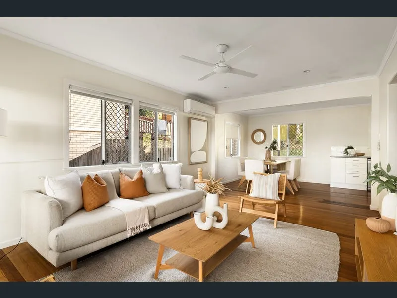 33 Landscape St, Stafford Heights, QLD 4053