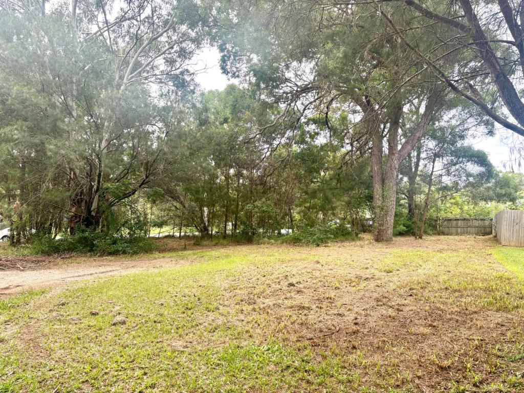 24 Allambie St, Macleay Island, QLD 4184