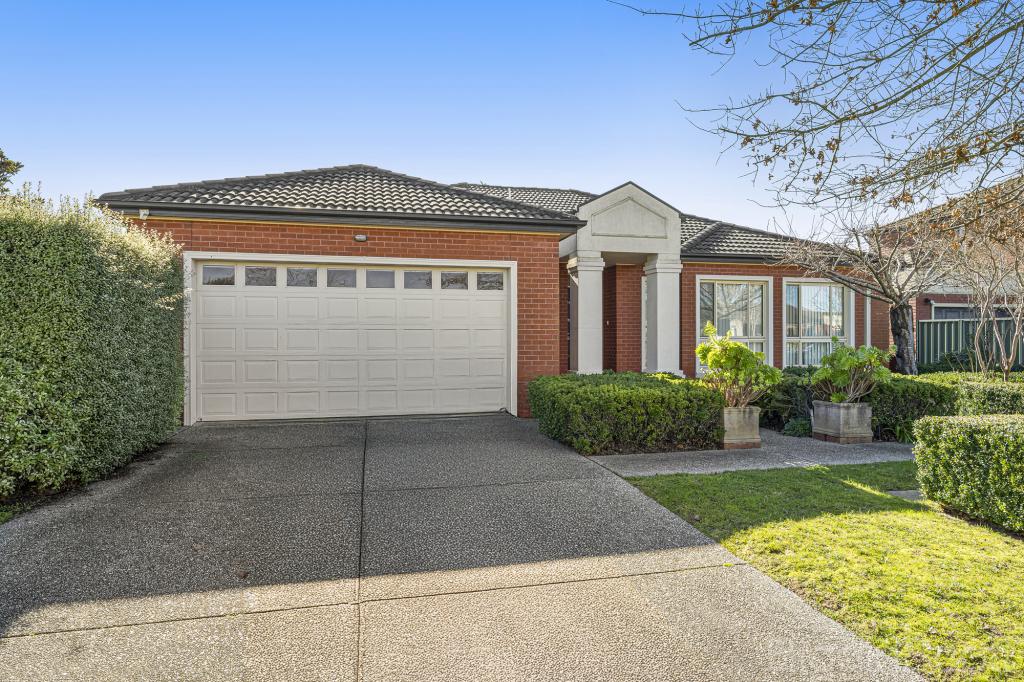 32 St Chester Ave, Lake Gardens, VIC 3355