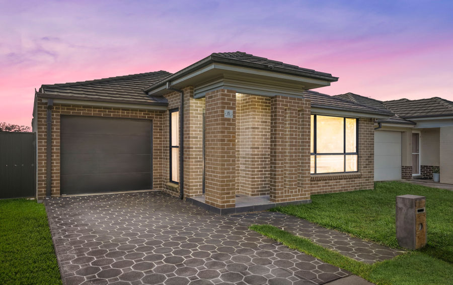 15 Latona Cres, Ropes Crossing, NSW 2760