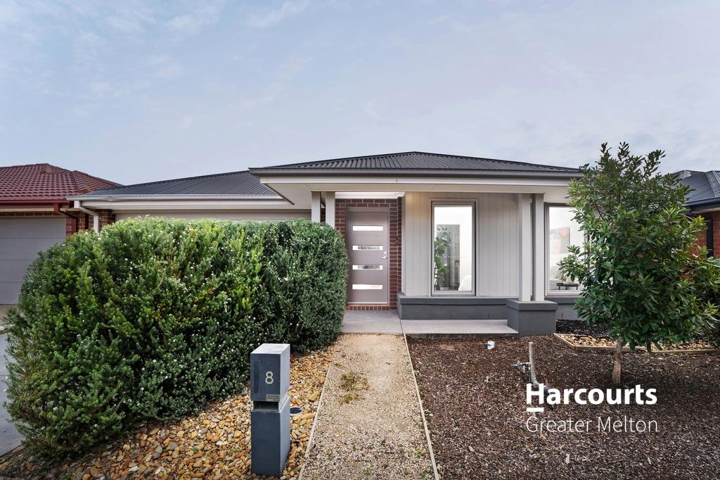 8 BARON RD, THORNHILL PARK, VIC 3335