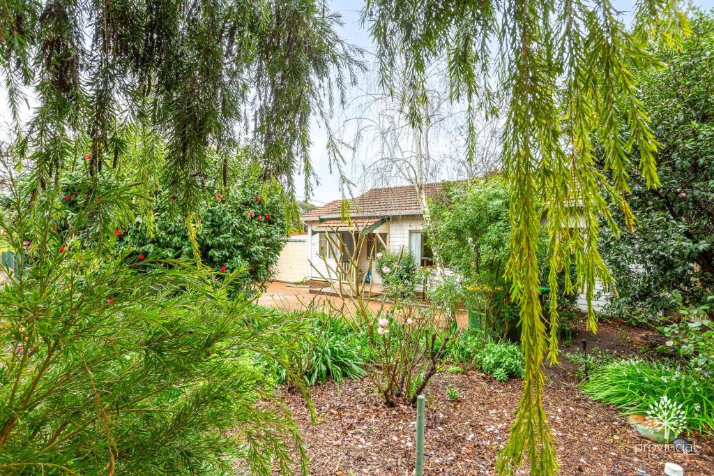 34 Lyndhurst Rd, Kalamunda, WA 6076