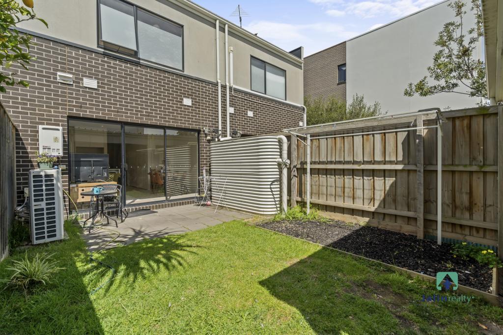 57 CHARLTON AVE, CHELTENHAM, VIC 3192