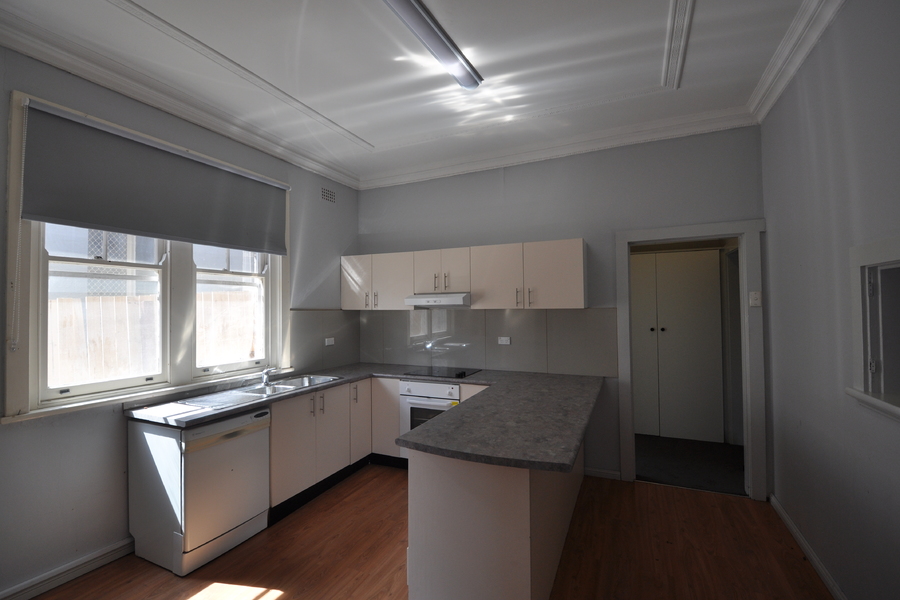 8 YORK ST, EAST GOSFORD, NSW 2250