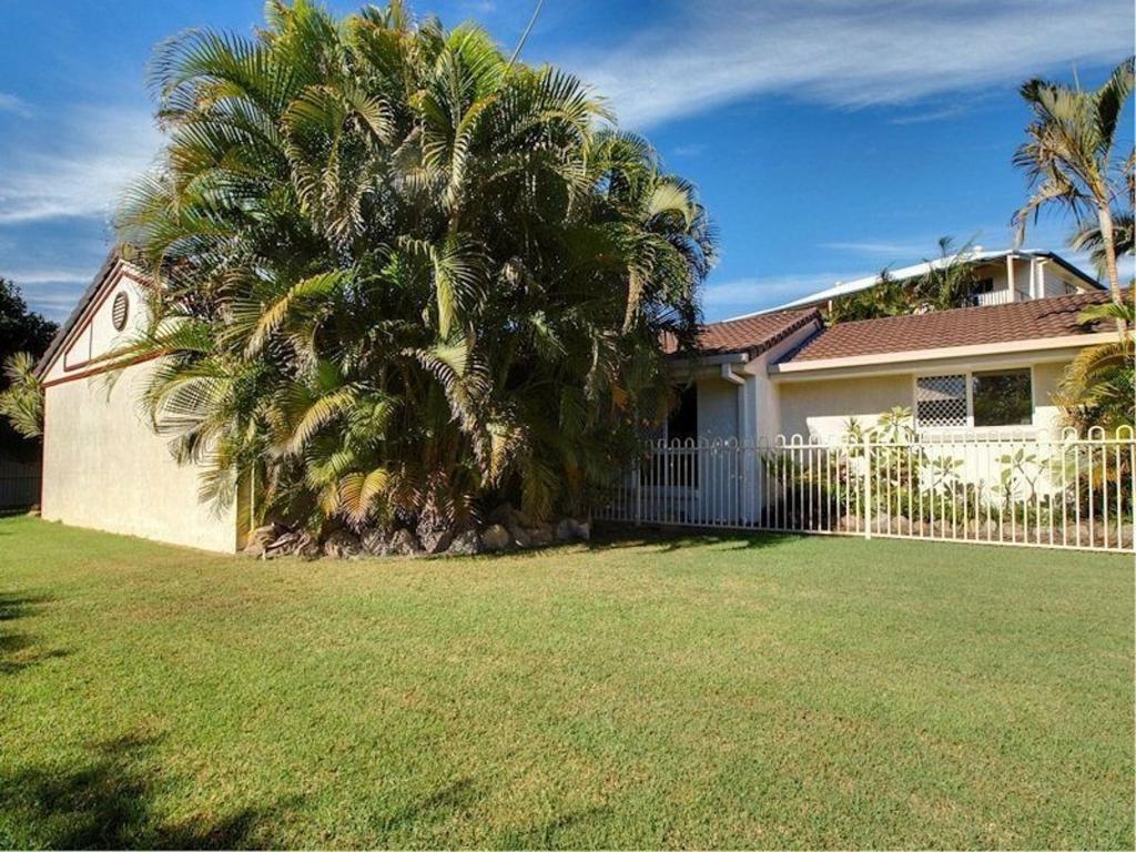 1 Dallas Ct, Arana Hills, QLD 4054