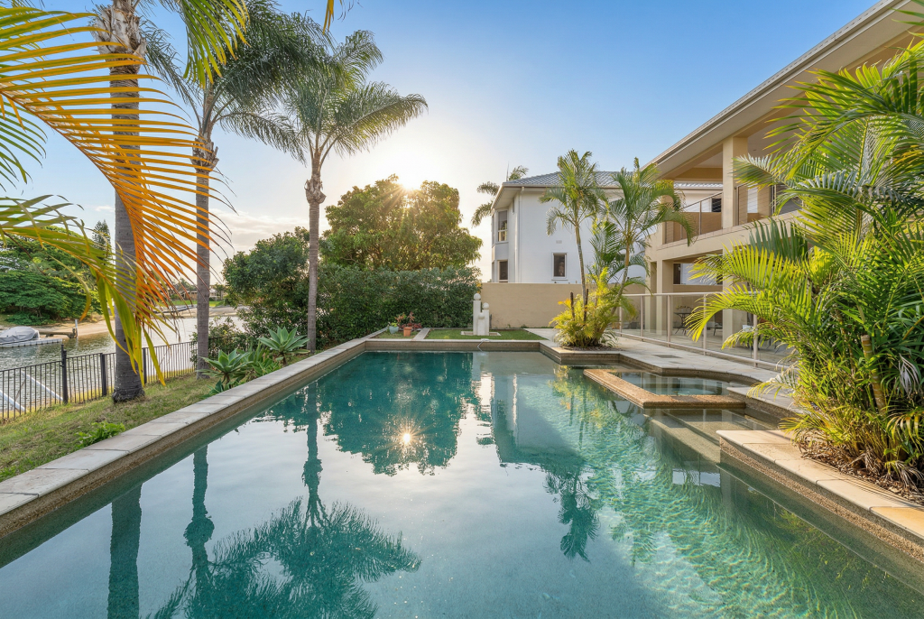 52 Moana Park Ave, Broadbeach Waters, QLD 4218
