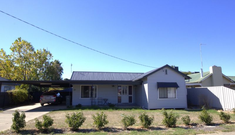 359 Sloane St, Deniliquin, NSW 2710