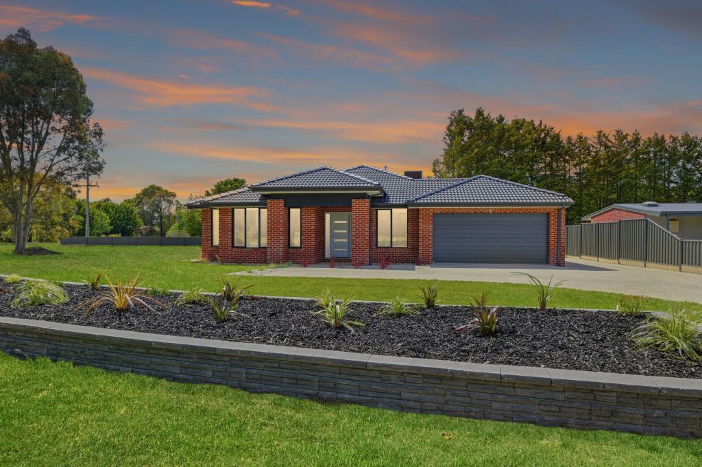15 Gordon Cres, Romsey, VIC 3434