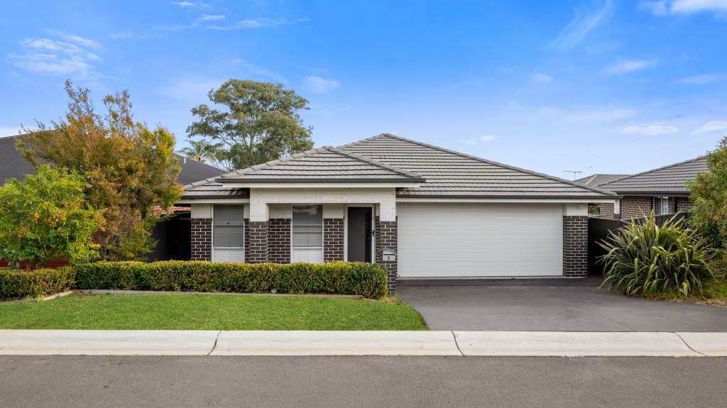 6 Winn Gr, Camden, NSW 2570