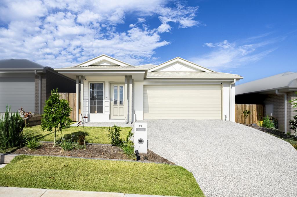 19 STRETKO ST, GREENBANK, QLD 4124