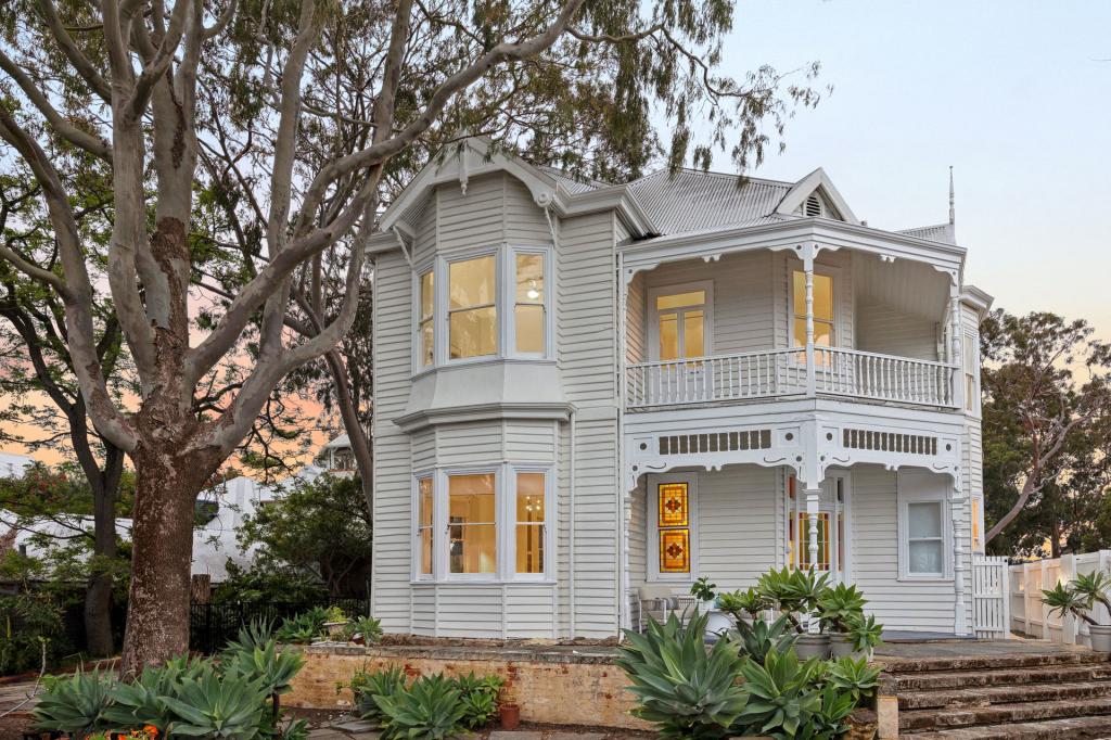 11 Saladin St, Swanbourne, WA 6010